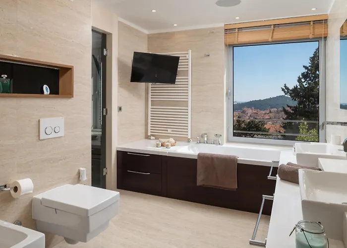 New! Adele Pool Sauna Jacuzzi Sea View فيلة