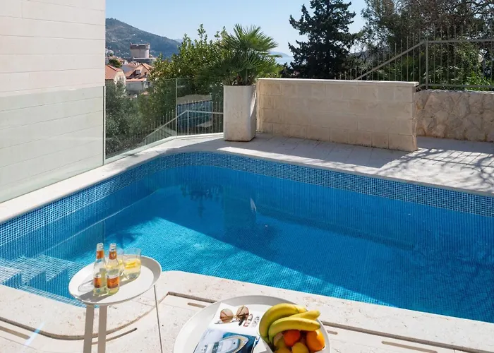 New! Adele Pool Sauna Jacuzzi Sea View فيلة