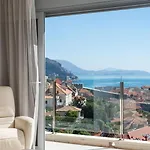 빌라 New! Adele Pool Sauna Jacuzzi Sea View