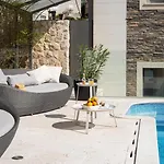 וילה New! Adele Pool Sauna Jacuzzi Sea View דוברובניק