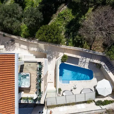 וילה New! Adele Pool Sauna Jacuzzi Sea View
